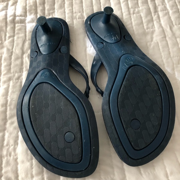 Not Rated Navy and White Polka Dot Sandals Waterproof 1” heal - Picture 6 of 11